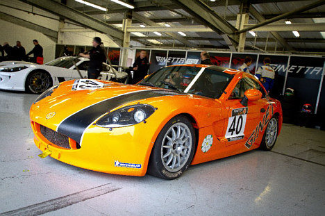 Vinderen af sin klasse i BritCar 24 timers løbet, efter løbet fik Ginetta G40 raceren nummerplader på og kørte hjem til fabrikken i Leeds.